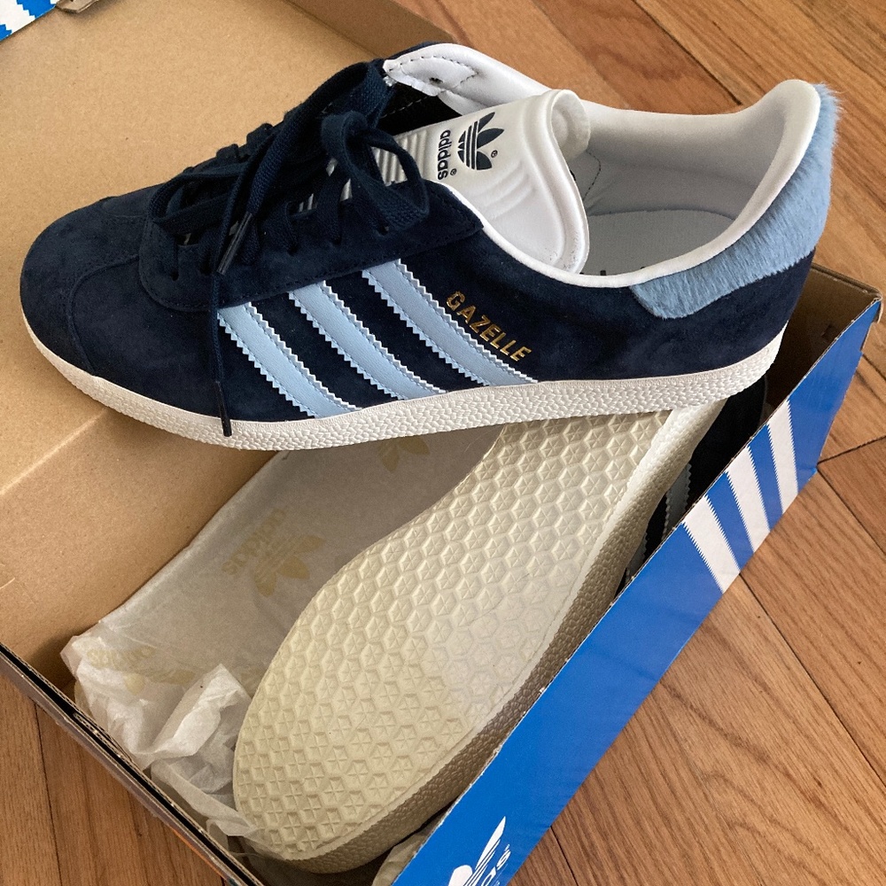 Womens GAZELLE 'COLLEGIATE NAVY' SIZE US 7 W NEW